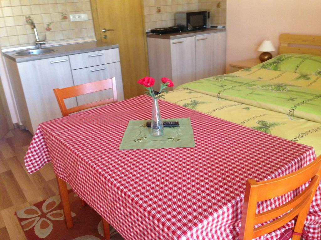 - Holiday Apartment *